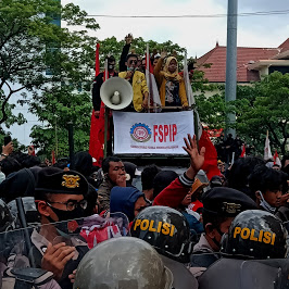Buruh Perempuan di Semarang Tolak Omnibus Law