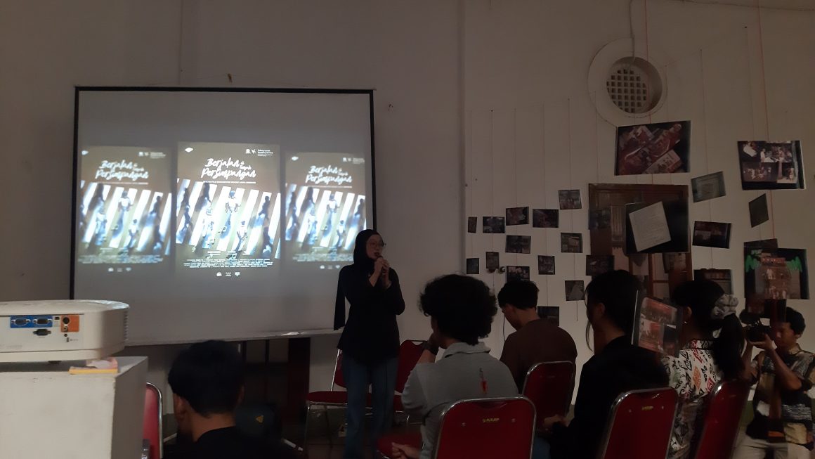 Pameran Arsip dan Dokumenter Congrock 17, Berjalan di Tengah Persimpangan