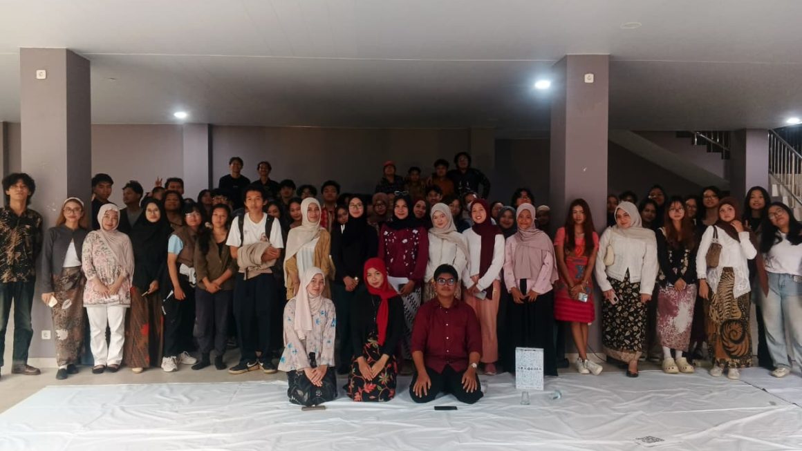 DUAR X PP BEM FIB Angkat Isu Sosial melalui Diskusi Bedah Buku Ronggeng Dukuh Paruk